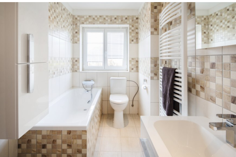 A speciális wc mellett fontos az egyedi igények kielégítése a fürdőkád, a zuhanyzó, de a fürdőszoba bútorok kapcsán is.
