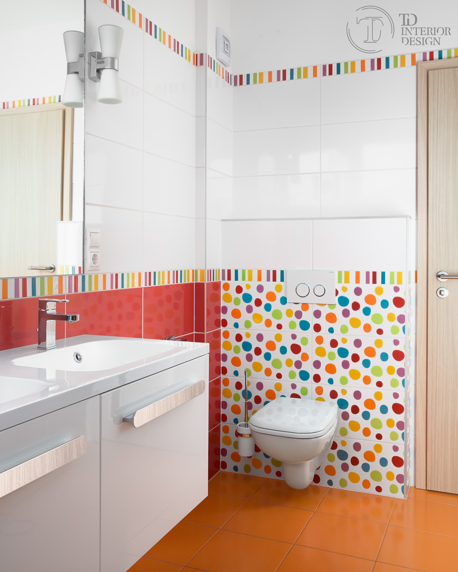 A gyerek fürdőszoba vidám színekkel és praktikus szaniterekkel az igazi.