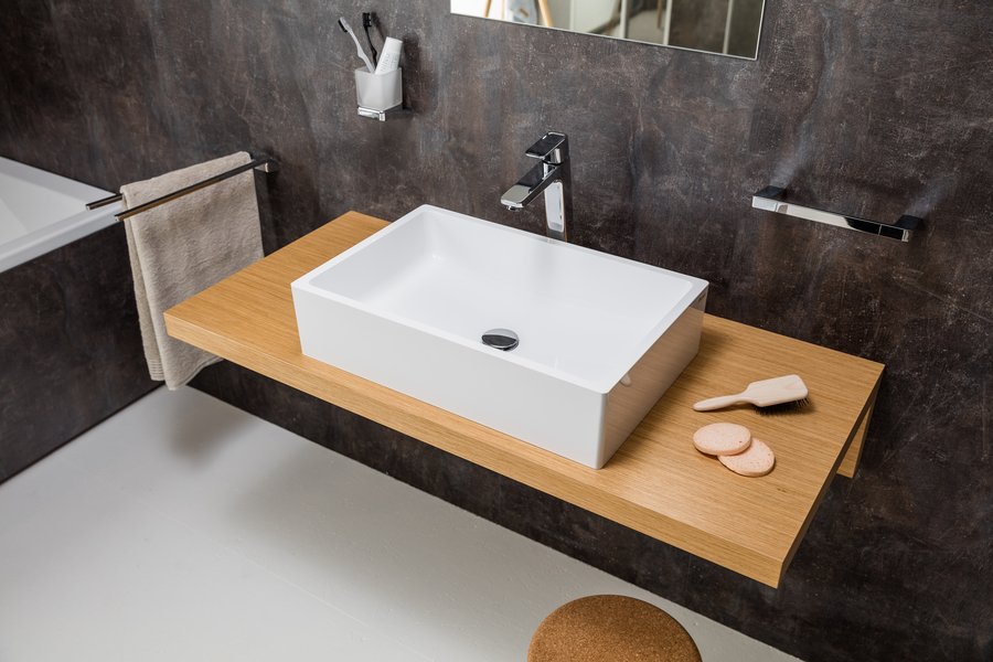 A 10° fürdőszoba koncepcióban a szappantartótól a pohártartóig és a WC papír tartóig mindent megtalál, falra szerelhető verzióban.