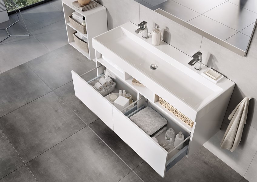 A Natural mosdó osztatlan belső tere elegendő helyet garantál a kézmosáshoz, fogmosáshoz több fő számára is.