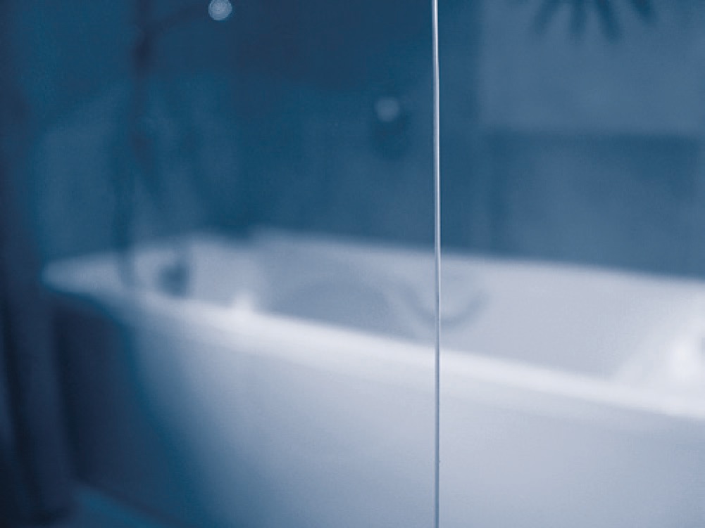 Az AntiCalc® üvegvédelem nem csak szennyeződés, hanem vízkő mentes megoldást kínál Önnek a zuhanykabinban, a zuhanyajtón.